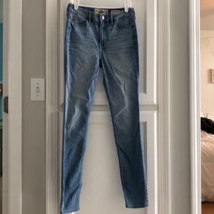 Hollister Jeans Size 3R. Skinny High-rise.
